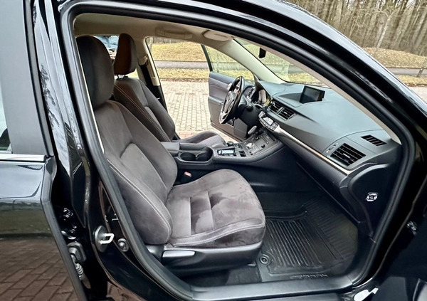 Lexus CT cena 96500 przebieg: 42200, rok produkcji 2019 z Augustów małe 497